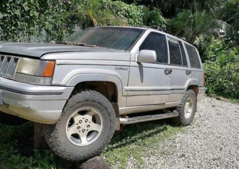 Jeep V8 Grand Cherokee (solo para despiece)